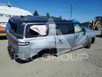 2023 Rivian R1S фото