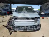 2023 Rivian R1S фото