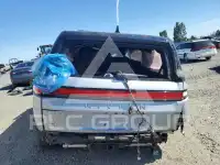 2023 Rivian R1S фото