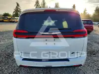 2023 Chrysler PACIFICA photo