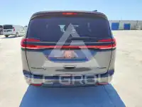 2023 Chrysler PACIFICA photo