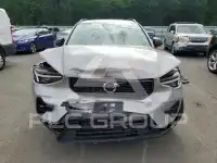 2023 Volvo XC40 фото