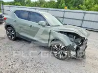 2023 Volvo XC40 фото