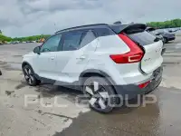 2023 Volvo XC40 фото