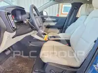 2023 Volvo XC40 фото
