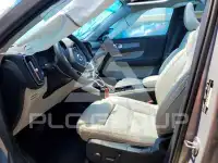 2023 Volvo XC40 фото