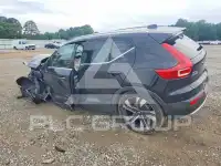 2023 Volvo XC40 фото