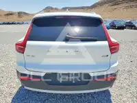 2023 Volvo XC40 фото