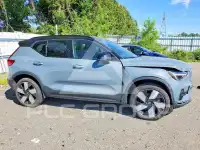 2023 Volvo XC40 фото