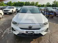 2023 Volvo XC40 фото