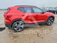 2023 Volvo XC40 фото