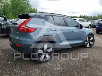 2023 Volvo XC40 фото