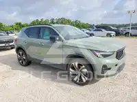 2023 Volvo XC40 фото