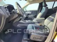2023 Volvo XC40 фото
