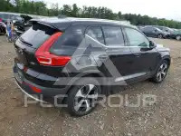 2023 Volvo XC40 фото