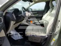 2023 Volvo XC40 фото