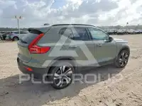 2023 Volvo XC40 фото