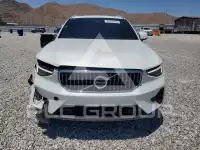 2023 Volvo XC40 фото