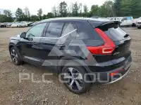 2023 Volvo XC40 фото