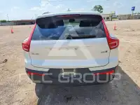 2023 Volvo XC40 фото