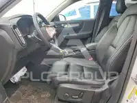 2023 Volvo XC40 фото