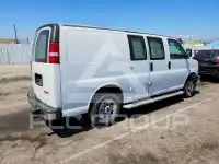 2023 GMC Savana фото