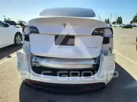2023 Tesla Model Y фото