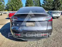 2023 Tesla Model Y фото