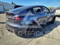 2023 Tesla Model Y фото