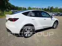 2023 Tesla Model Y фото