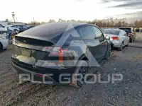 2023 Tesla Model Y фото