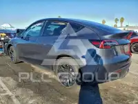 2023 Tesla Model Y фото