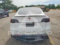 2023 Tesla Model Y фото