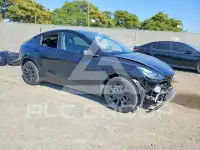 2023 Tesla Model Y фото
