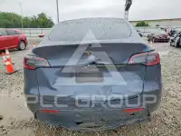 2023 Tesla Model Y фото