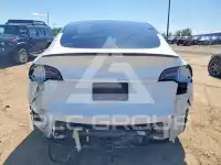 2023 Tesla Model Y фото