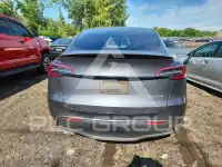 2023 Tesla Model Y фото