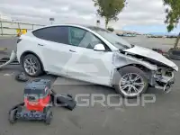 2023 Tesla Model Y фото