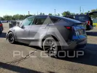 2023 Tesla Model Y фото