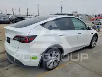 2023 Tesla Model Y фото