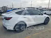 2023 Tesla Model Y фото