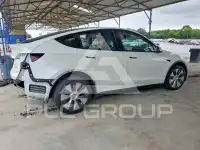 2023 Tesla Model Y фото