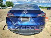 2023 Tesla Model Y фото