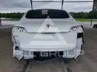 2023 Tesla Model Y фото