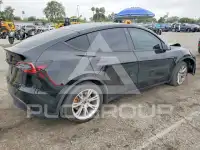 2023 Tesla Model Y фото