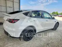 2023 Tesla Model Y фото