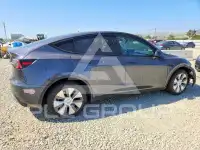 2023 Tesla Model Y фото