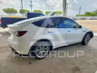 2023 Tesla Model Y фото
