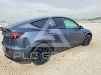 2023 Tesla Model Y фото