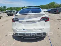 2023 Tesla Model Y фото